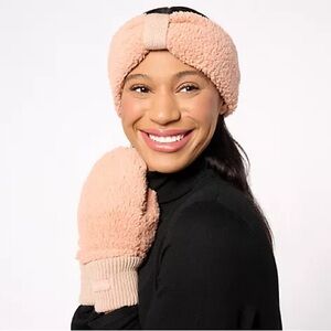 Koolaburra by Ugg Cafe Crème glove and headband set